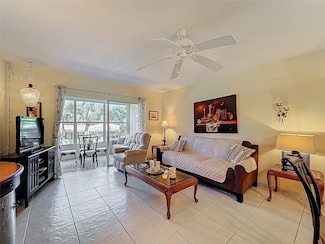 5001 NW 34th St Unit 201, Lauderdale Lakes, FL 33319