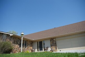 9126 W Yoder Rd, Yoder, IN 46798