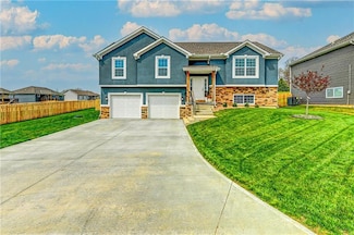13911 Indian Ridge Rd, Saint Joseph, MO 64505