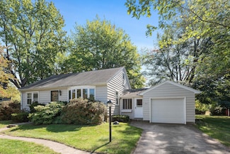 917 W Detroit St, New Buffalo, MI 49117