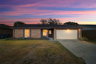 2742 E Pepperidge Dr, Lancaster, TX 75134