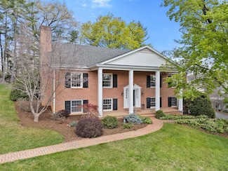 500 Wakefield Cir, Staunton, VA 24401