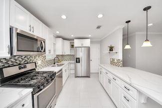 5222 W 43rd St, Houston, TX 77092