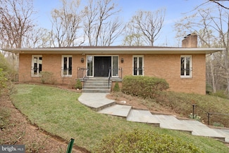 4066 Rosamora Ct, McLean, VA 22101