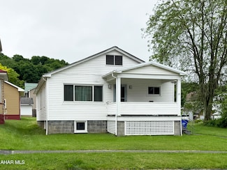 115 E 2nd St, Williamsburg, PA 16693