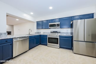 1043 N Bedford Dr, Tucson, AZ 85710