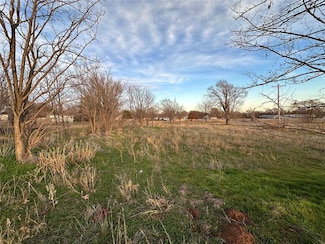 707 S Louis Tittle Ave, Mangum, OK 73554