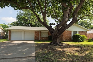 5621 Ammons St, Haltom City, TX 76117