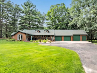 W11390 Riverside Rd, Marion, WI 54950