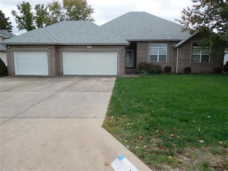 1608 E Highview Dr, Ozark, MO 65721