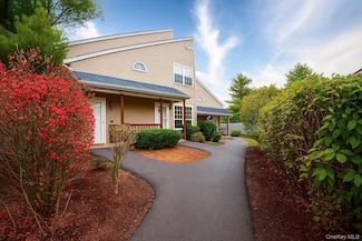 1306 Rosewood Ct, Highland Mills, NY 10930