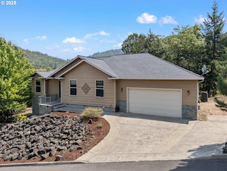 251 Winchester Creek Ave, Winchester, OR 97495