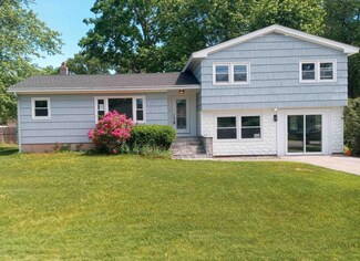 4 Chatham St, Hudson, NH 03051