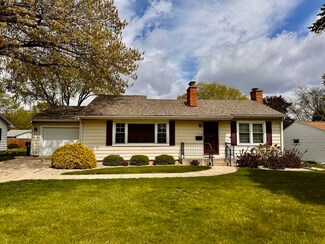 1402 Rolling Green Dr, Mendota, IL 61342