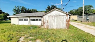 606 W Scott St, Iola, KS 66749