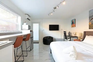 1100 NE 1st Ave Unit C, Fort Lauderdale, FL 33304