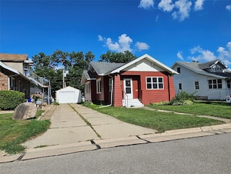 3033 E Ave NE, Cedar Rapids, IA 52402