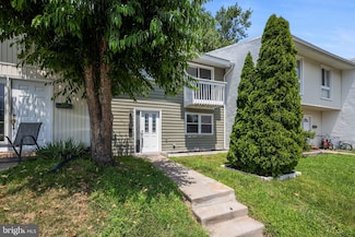 86 Sugarland Run Dr, Sterling, VA 20164