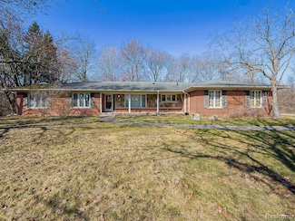7380 Villamuer Rd, West Bloomfield, MI 48322
