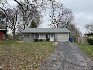 8427 Rosalind Ct, Saint Louis, MO 63114