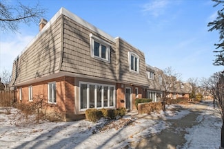 680 Lyons Cir, Highland Park, IL 60035
