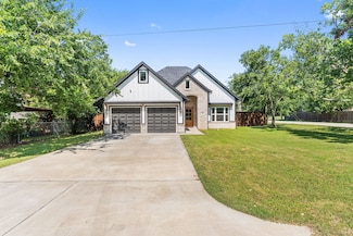300 College St, Joshua, TX 76058