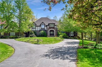 13425 Ledgebrook Ln, Chagrin Falls, OH 44022