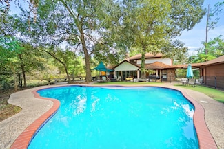 302 Tall Pines Dr, Magnolia, TX 77354