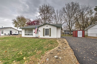 4018 Nottingham Dr, Decatur, IL 62526