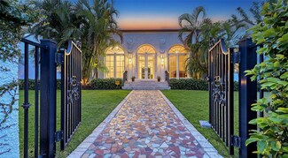 1682 Hawthorne St, Sarasota, FL 34239
