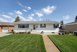 122 S Rose Ln, Columbus, NE 68601
