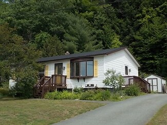 64 Leonard St, Lyndonville, VT 05851