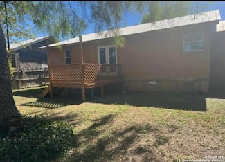 930 Salinas St, Uvalde, TX 78801
