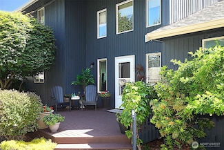 212 Tala Shore Dr, Port Ludlow, WA 98365