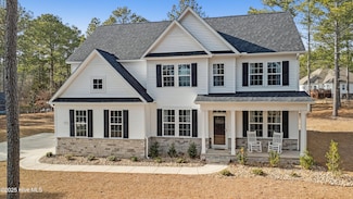 123 Winsford Cir, West End, NC 27376