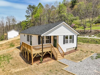 4 Meadows Town Rd, Leicester, NC 28748