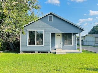 936 Bennington St, Houston, TX 77022