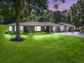 21605 W Hidden Valley Dr, New Berlin, WI 53146