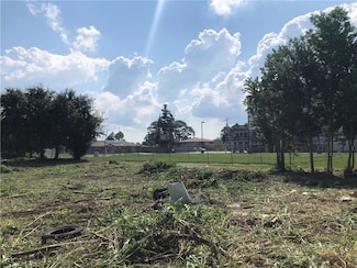 4951 Marque Dr, New Orleans, LA 70127