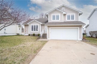 5425 NW 93rd St, Johnston, IA 50131