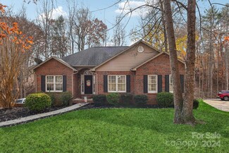 818 17th Avenue Dr SE, Hickory, NC 28602