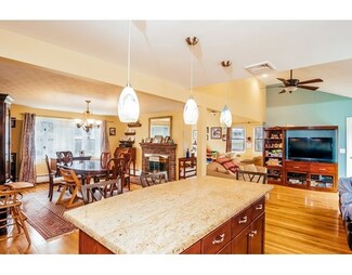 28 Cranmore Rd, Braintree, MA 02184