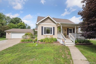 231 Ponchartrain Dr, Fenton, MI 48430