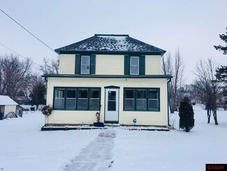 272 W Minnesota St, Le Center, MN 56057