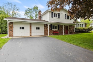39 Wedgewood Dr, Penfield, NY 14526