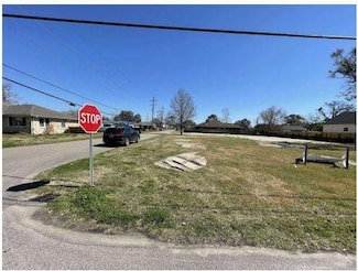 637 Linden St, Metairie, LA 70003