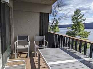 21 Cliffside Dr, Canandaigua, NY 14424