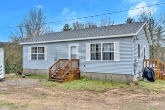 9 Moffett Rd, Limerick, ME 04048