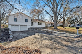 2025 SE 35th St, Topeka, KS 66605