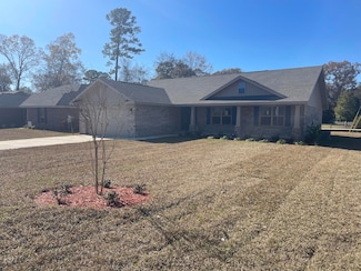 5908 Silvercrest Blvd, Crestview, FL 32536